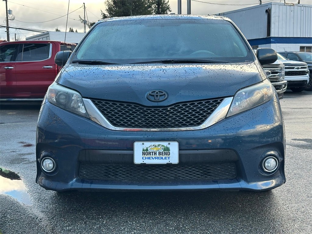 Used 2011 Toyota Sienna SE image 3