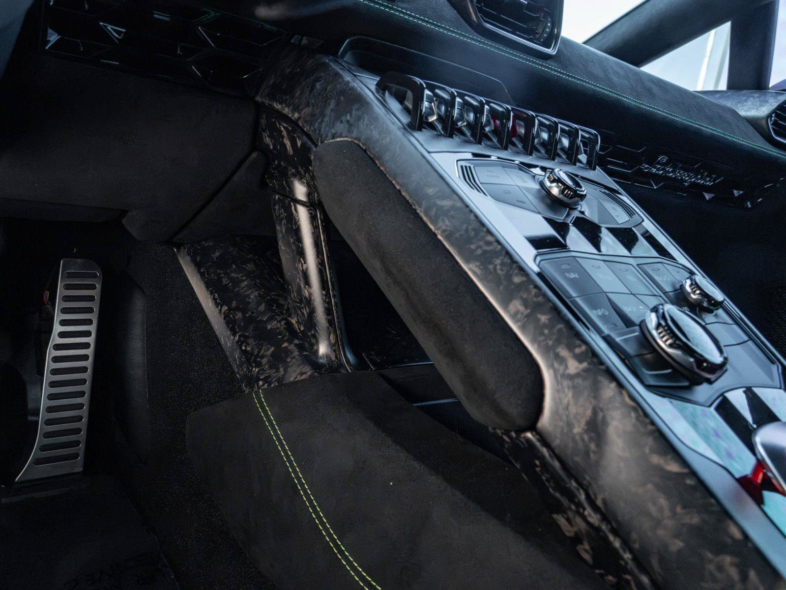 Used 2018 Lamborghini Huracan Performante AWD/4WD image 34