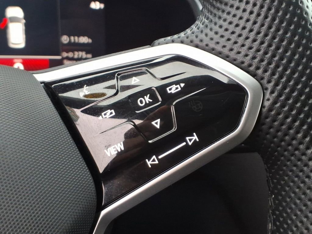 Used 2022 Volkswagen Tiguan SE R-Line image 9