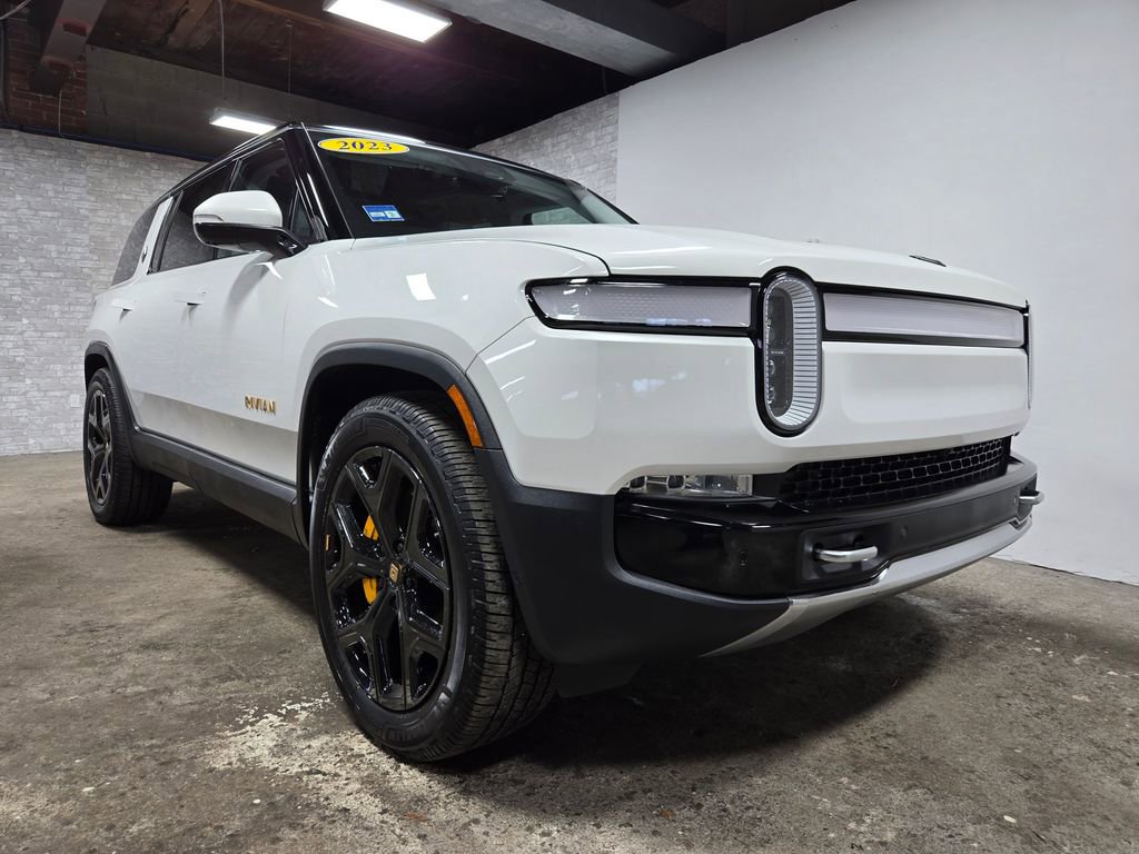 Used 2023 Rivian R1S Launch Edition image 4