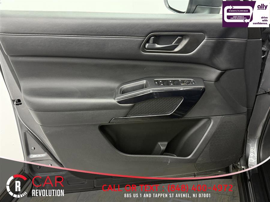 Used 2025 Nissan Pathfinder SV AWD/4WD image 42