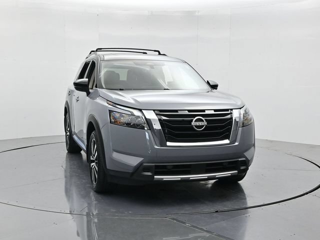Used 2025 Nissan Pathfinder Platinum FWD image 4