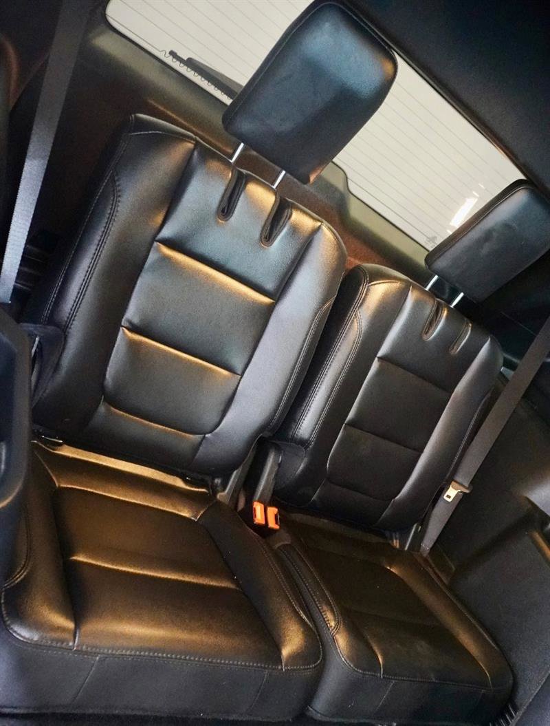 Used 2019 Ford Explorer XLT w/ Equipment Group 202A AWD/4WD image 8