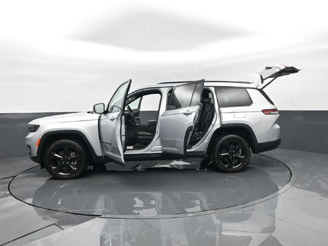 Used 2023 Jeep Grand Cherokee L Laredo AWD/4WD image 32