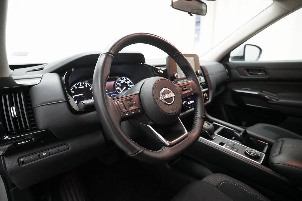 Certified 2024 Nissan Pathfinder SV image 7