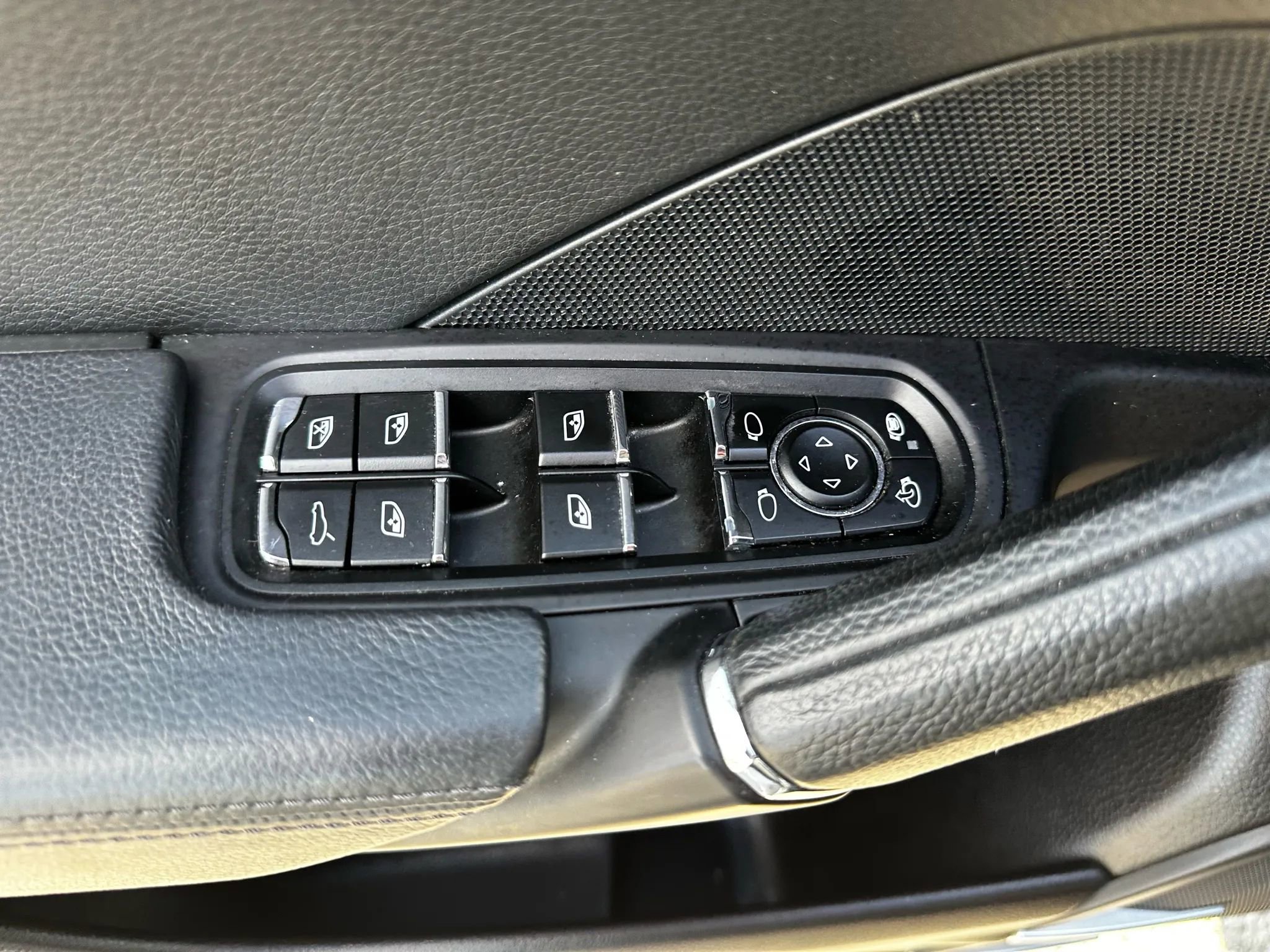 Used 2018 Porsche Cayenne AWD/4WD image 25