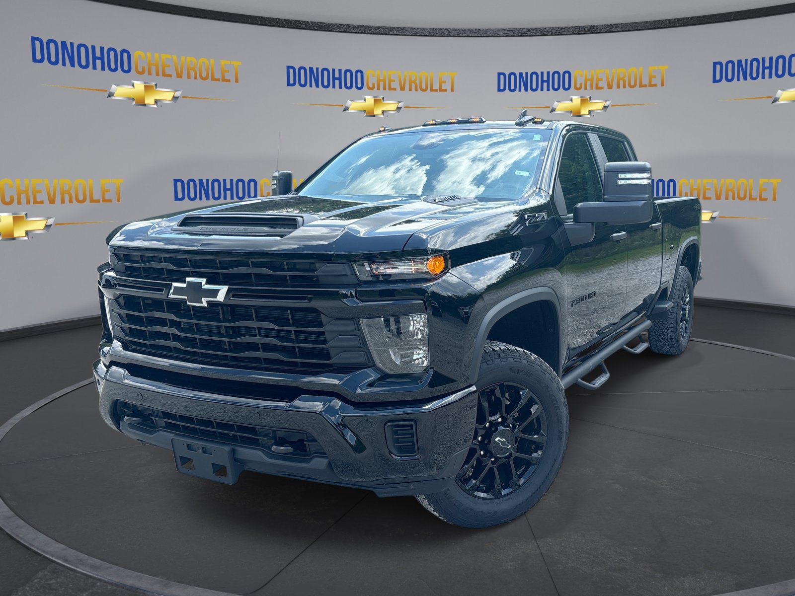 Used 2025 Chevrolet Silverado 2500 Custom w/ Custom Value Package AWD/4WD image 4