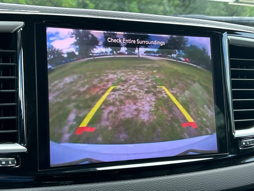 Used 2023 Chrysler Pacifica Touring-L FWD image 34