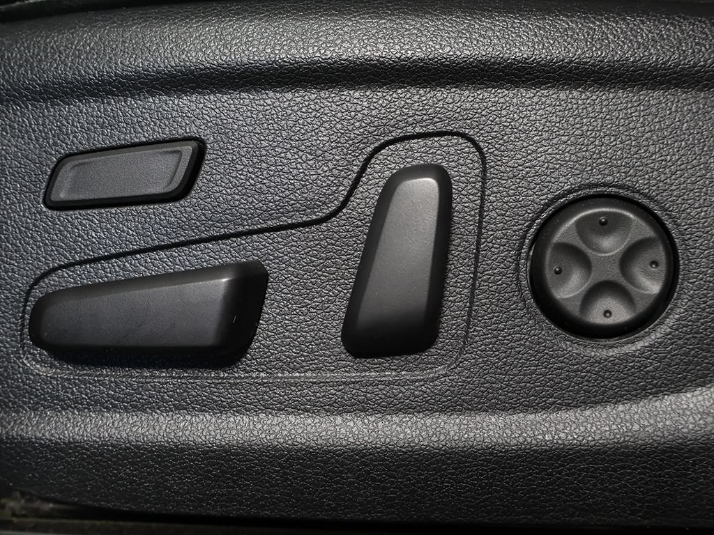 Used 2021 Hyundai Santa Fe Limited AWD/4WD image 34
