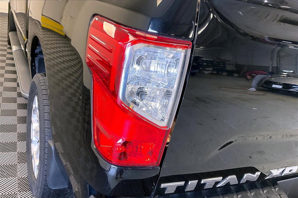 Used 2016 Nissan Titan SL image 24