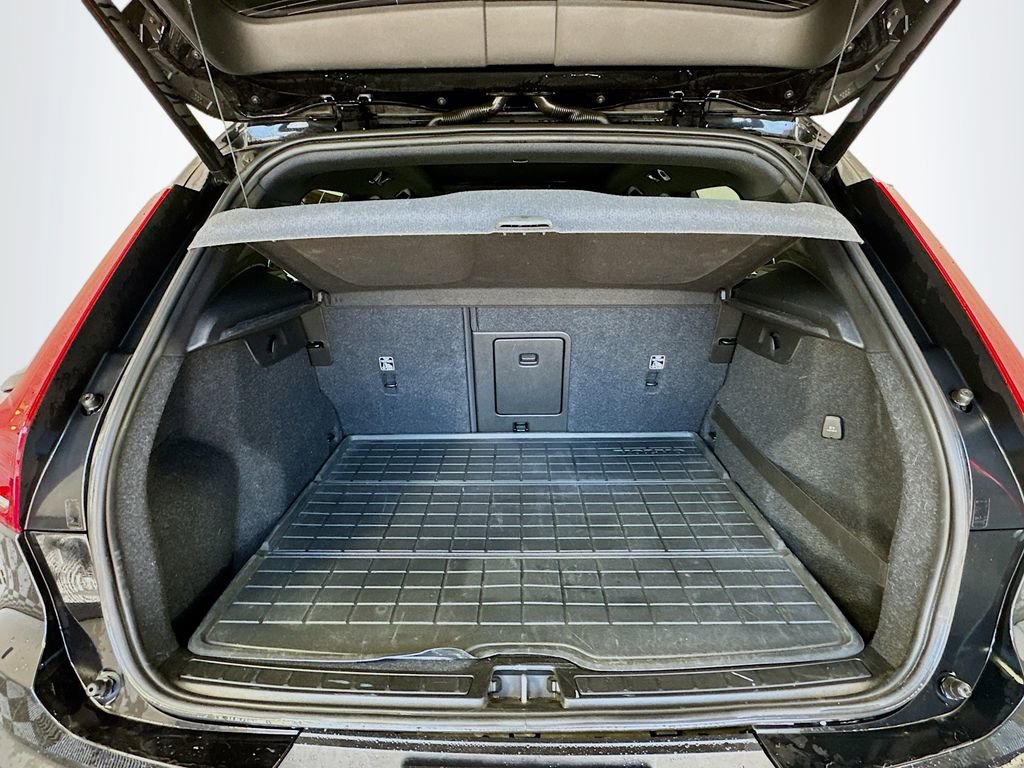 Used 2019 Volvo XC40 T5 Momentum image 27