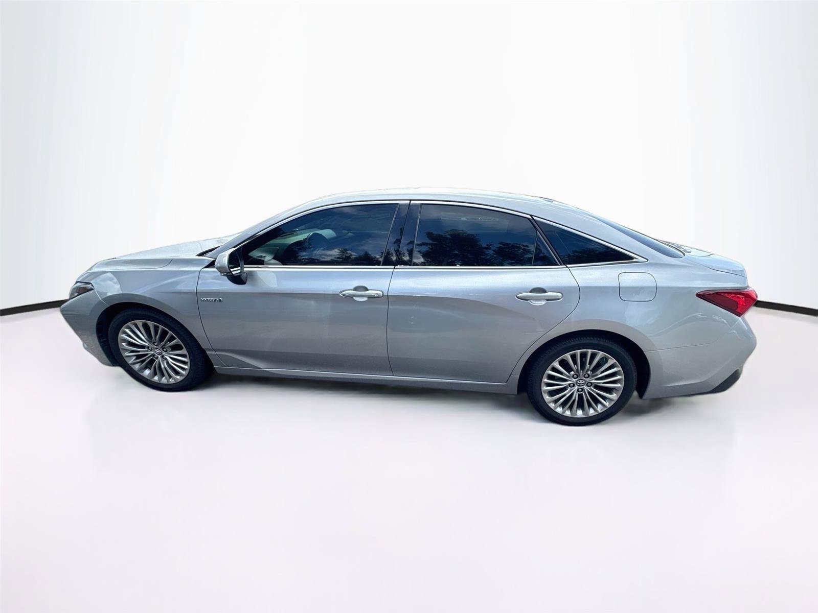 Used 2019 Toyota Avalon Limited w/ Advanced Safety Package FWD image 2