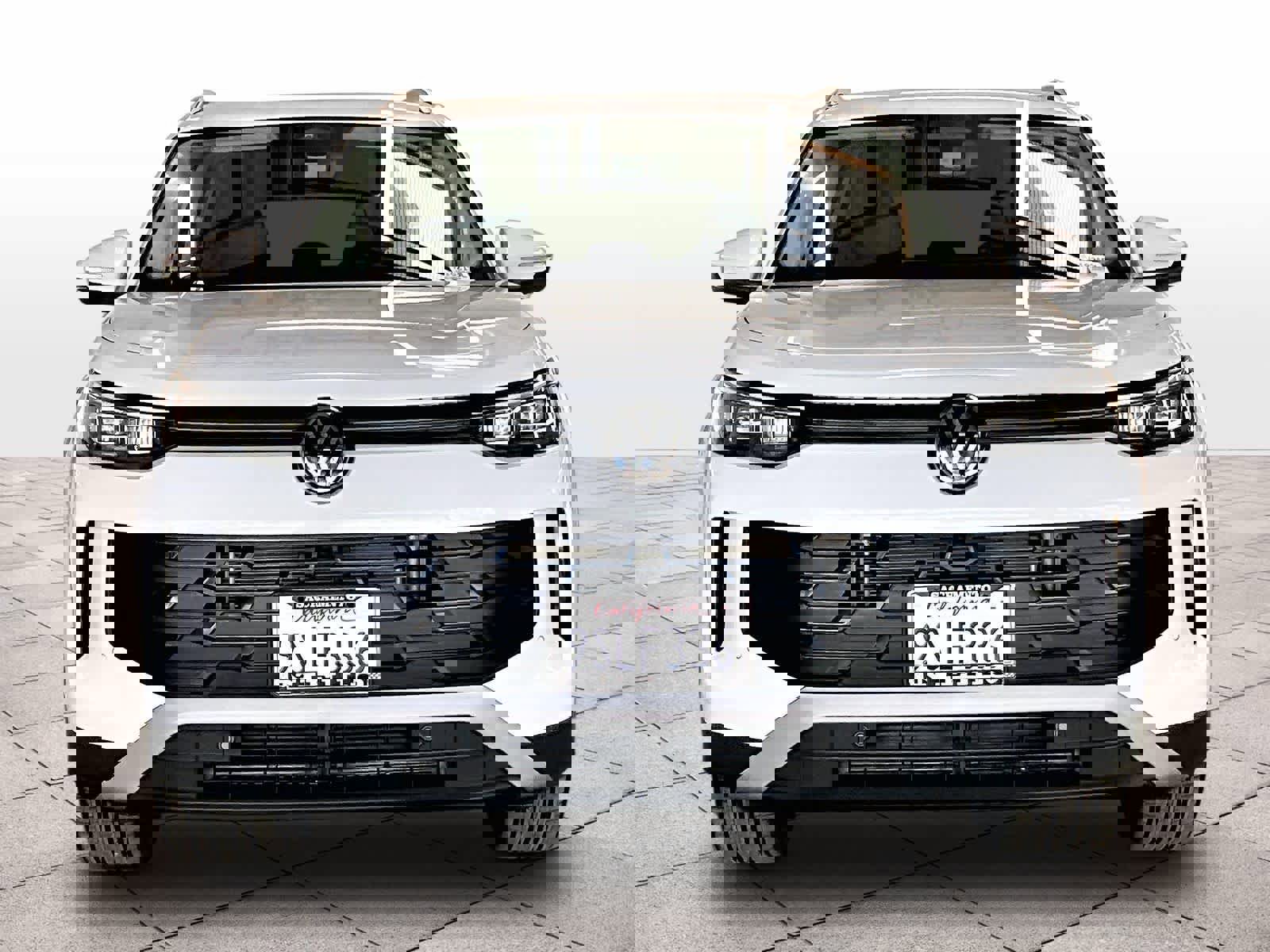 Used 2025 Volkswagen Tiguan SE image 3