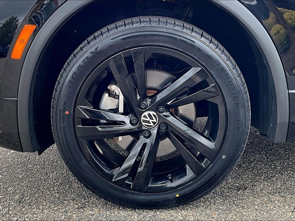 Used 2023 Volkswagen Tiguan SE R-Line AWD/4WD image 7