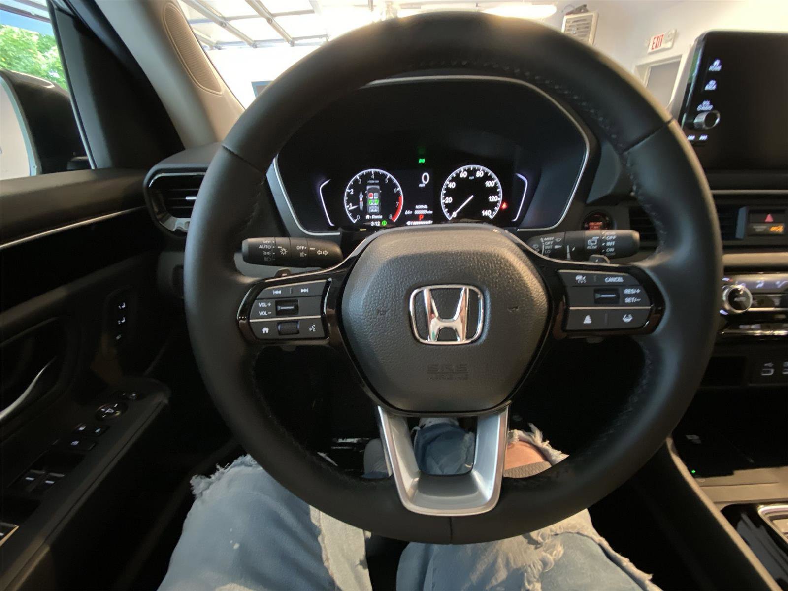 Used 2025 Honda Pilot EX-L image 11