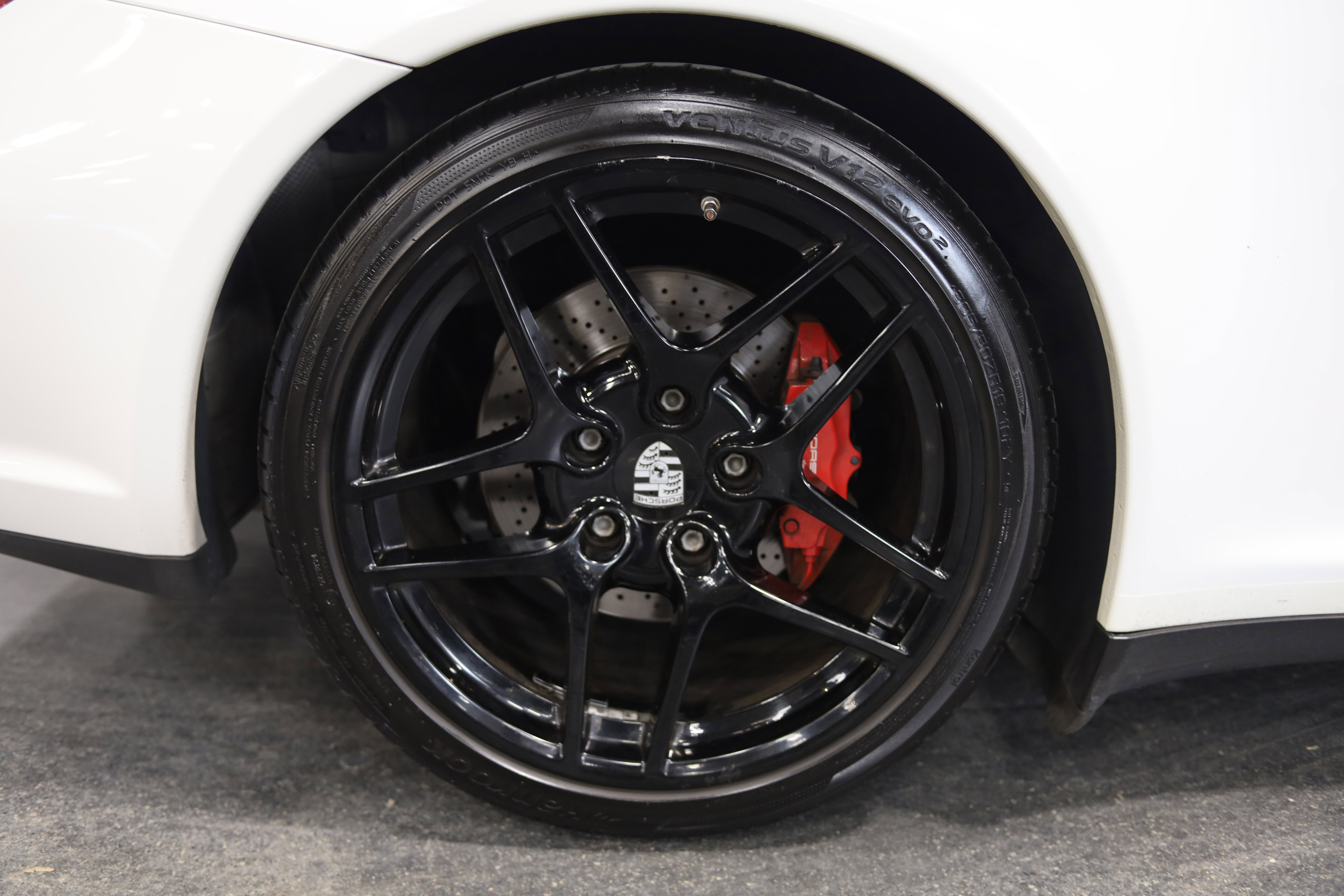 Used 2010 Porsche 911 Carrera 4S image 10