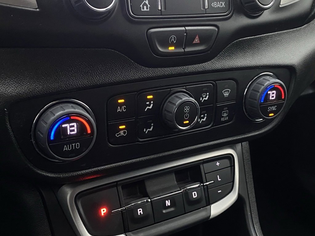 Used 2024 GMC Terrain SLE w/ Driver Convenience Package image 17