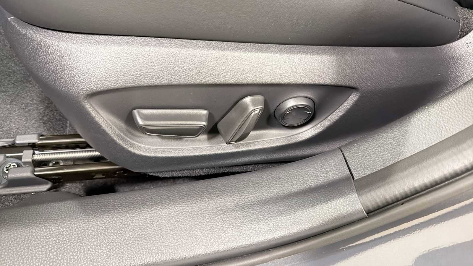 New 2026 Toyota Prius Plug-In Hybrid FWD image 14