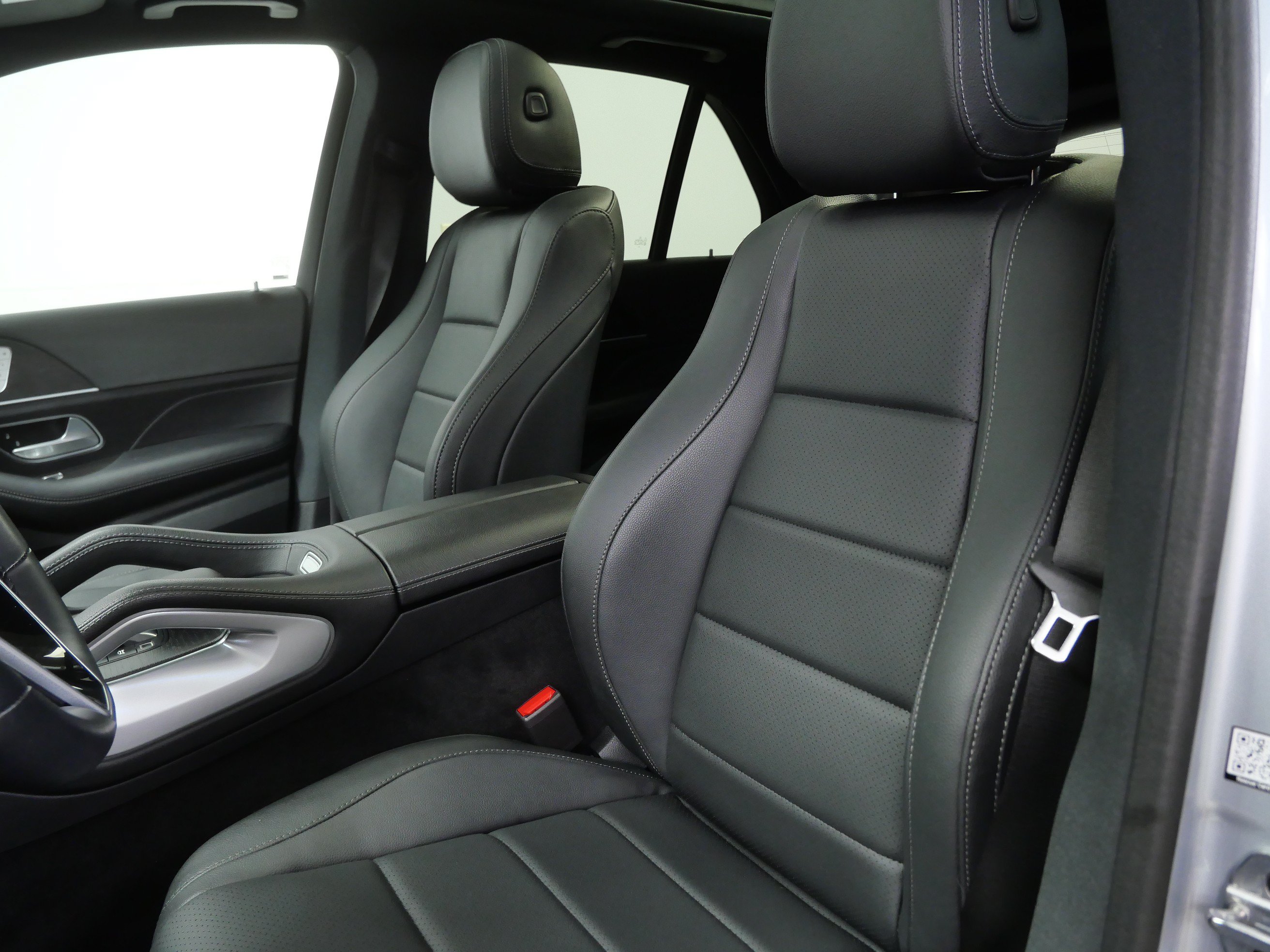 Certified 2025 Mercedes-Benz GLE 450e 4MATIC w/ AMG Line Exterior image 16