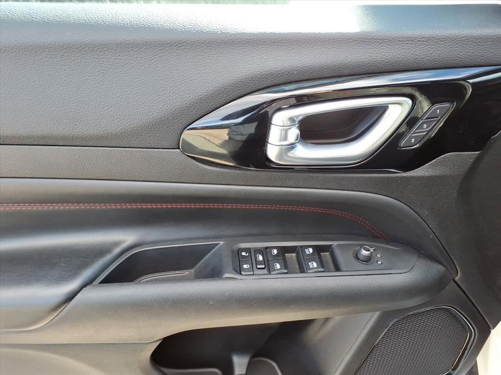 Used 2025 Jeep Compass Trailhawk w/ Trailhawk Elite Group image 16