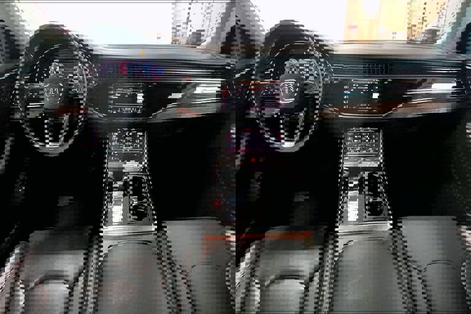 Used 2019 Audi Q8 Prestige image 9