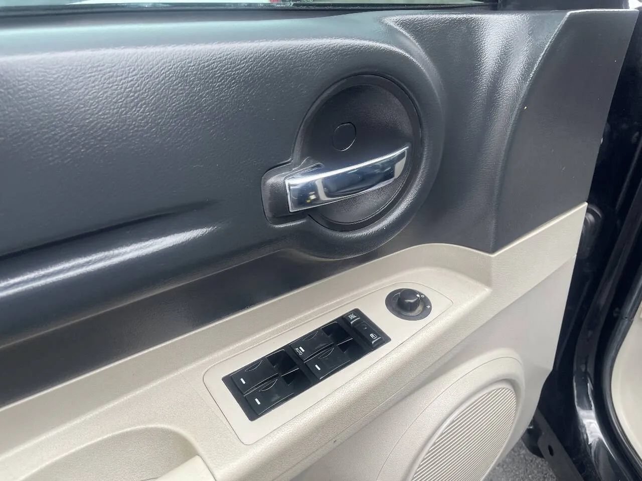 Used 2006 Dodge Magnum SE RWD image 13