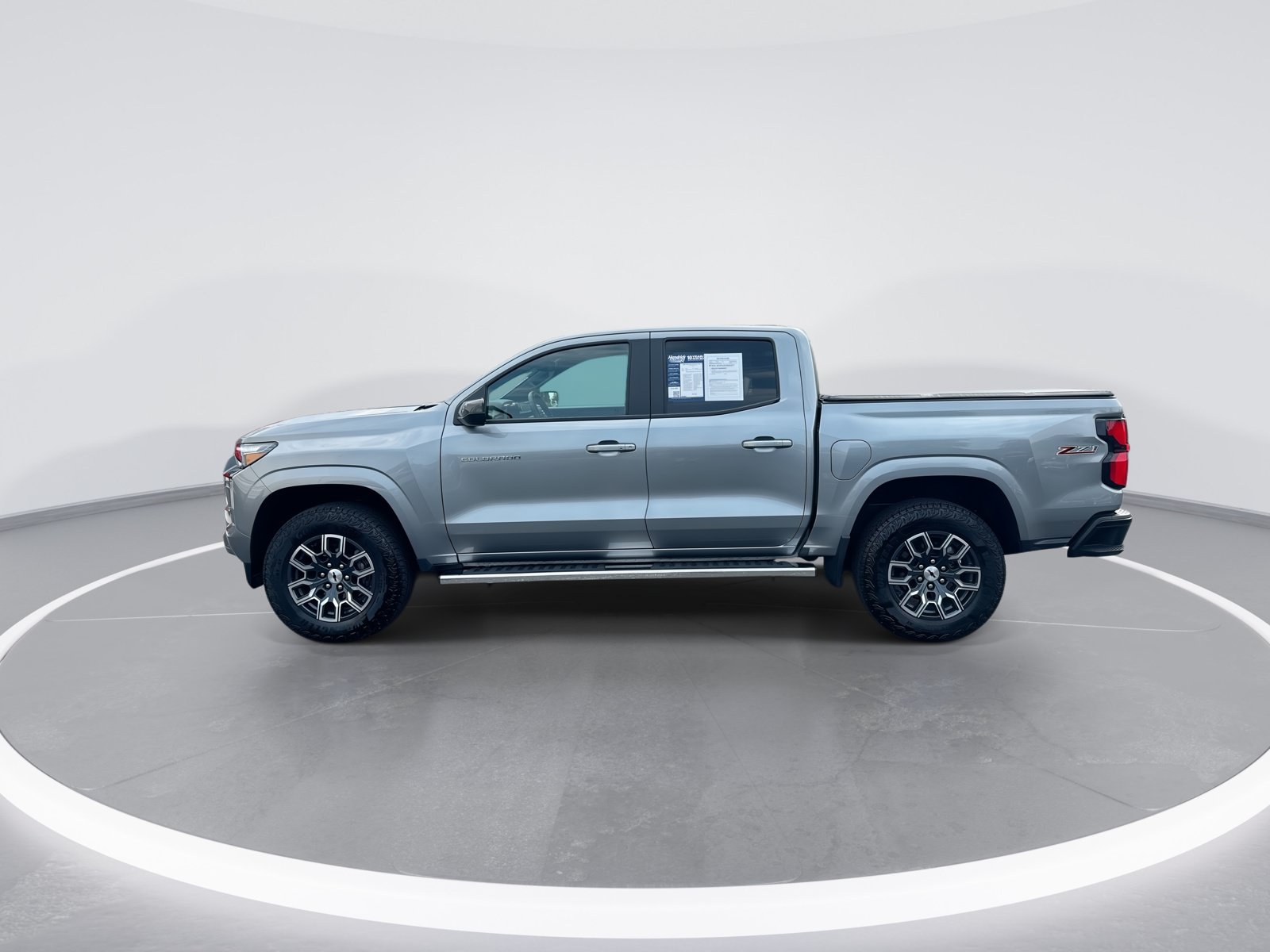 Used 2025 Chevrolet Colorado Z71 AWD/4WD image 6
