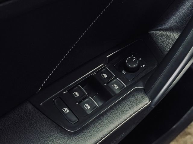 Used 2022 Volkswagen Tiguan SE R-Line image 16