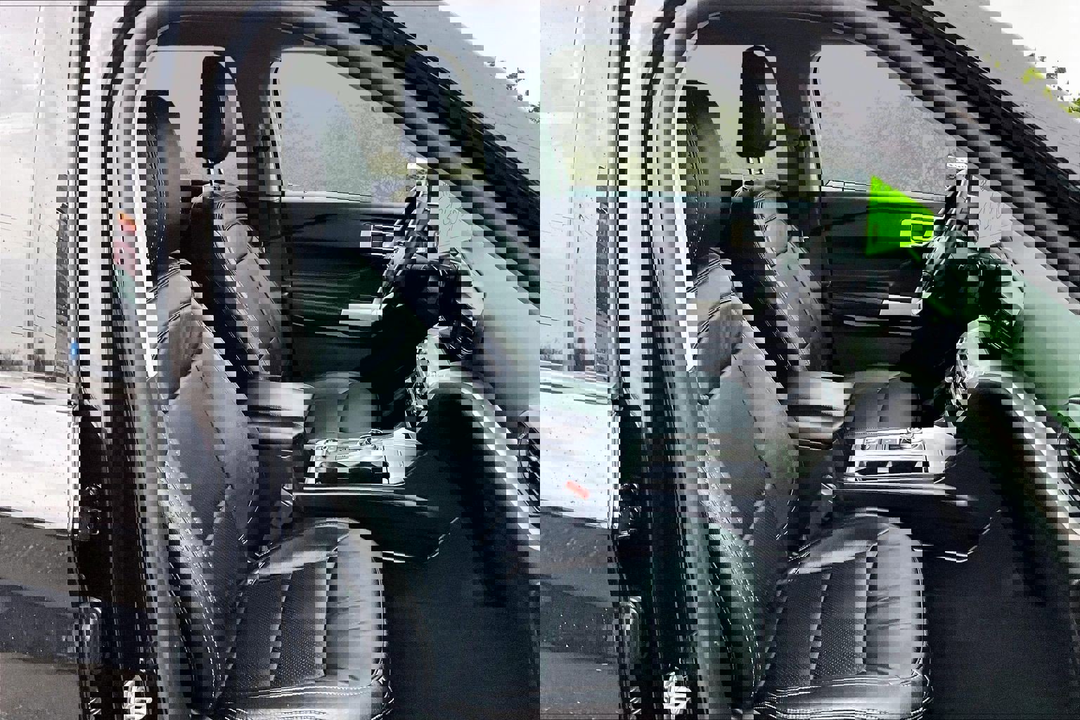 Used 2024 Ford Explorer XLT image 7