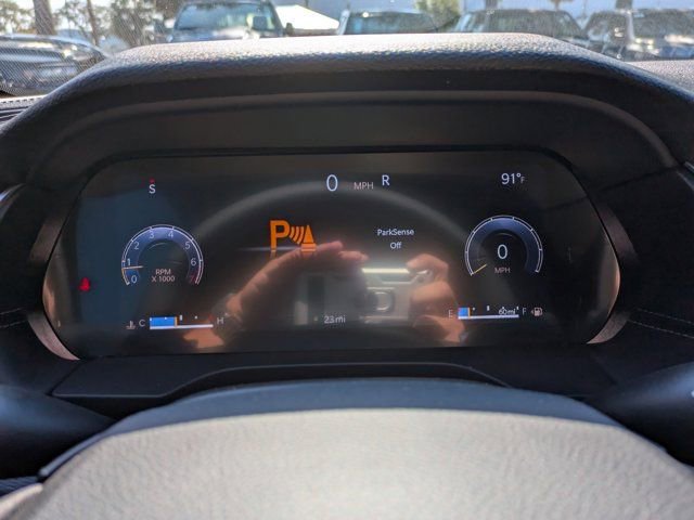 New 2025 Jeep Grand Cherokee L Laredo image 24