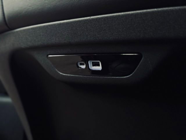 Used 2025 Chrysler Pacifica Select FWD image 24