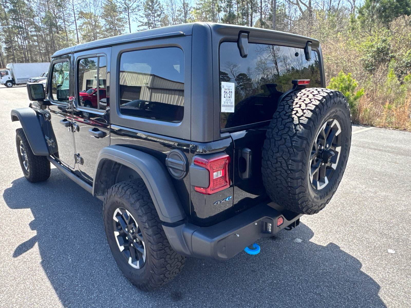 Used 2025 Jeep Wrangler Unlimited Rubicon 4xe w/ Safety Group AWD/4WD image 8