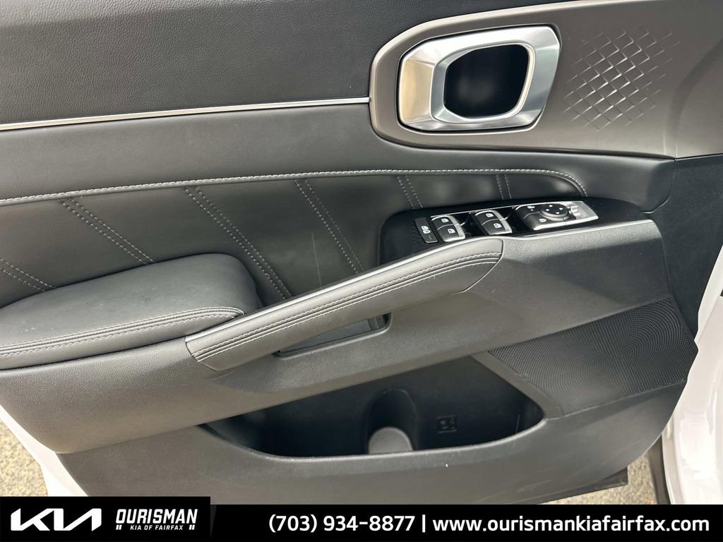 Used 2025 Kia Sorento SX image 22