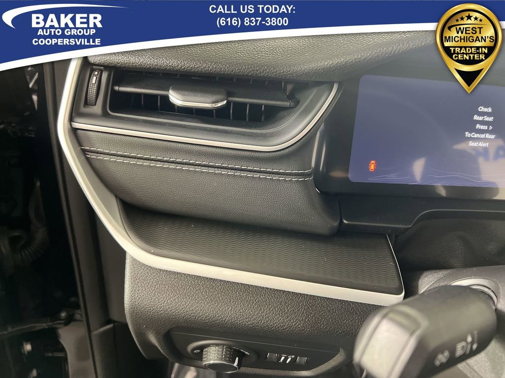 Used 2025 Jeep Grand Cherokee Altitude image 18