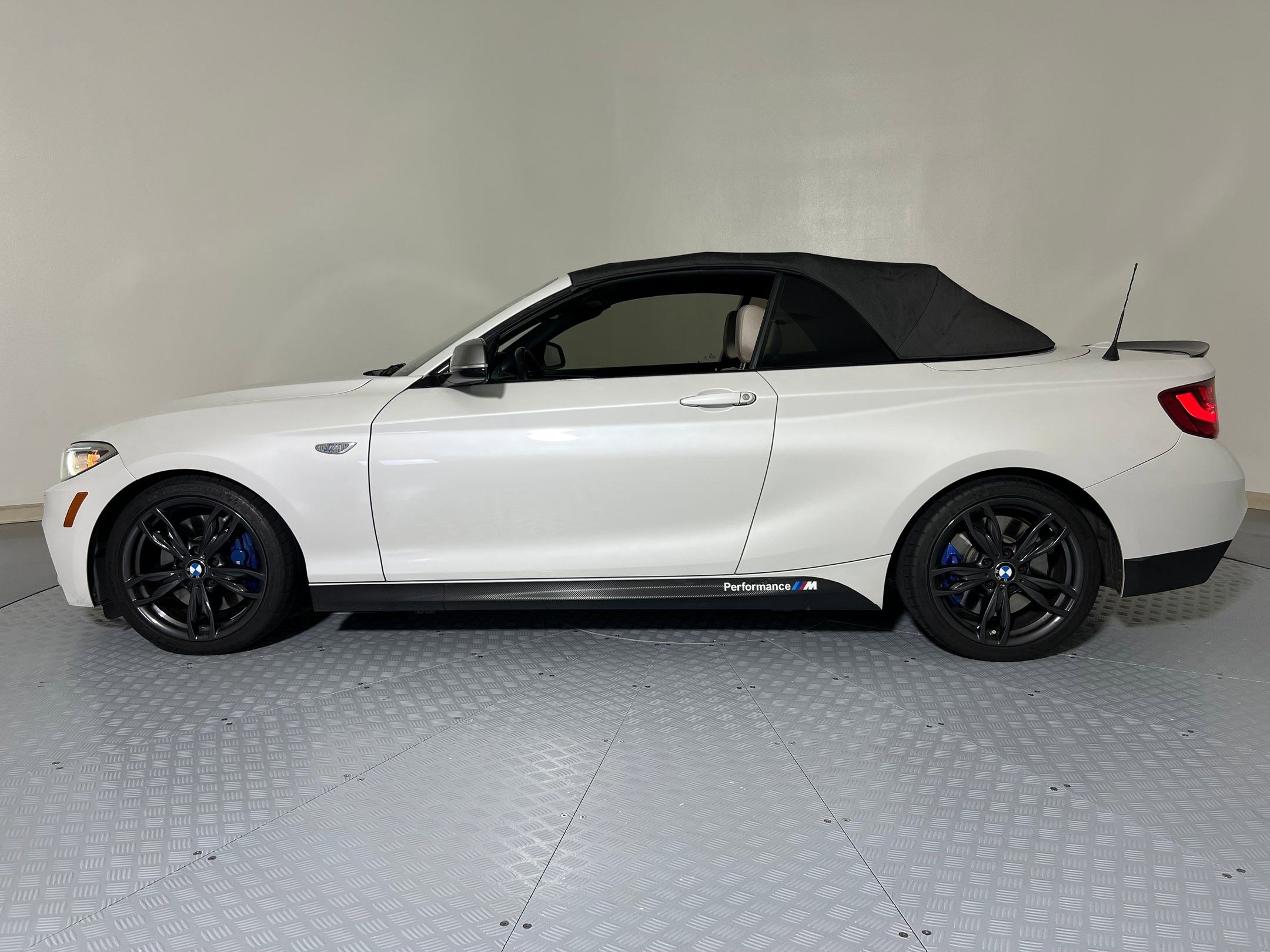 Used 2016 BMW M235i Convertible image 37
