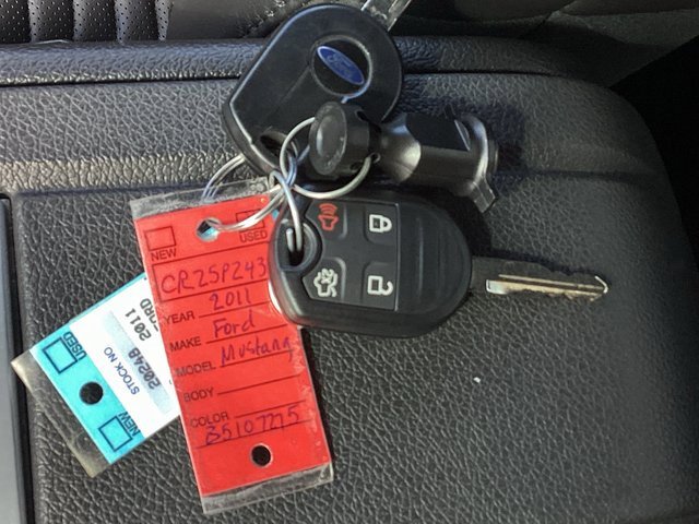 Used 2011 Ford Mustang Shelby GT500 w/ SVT Performance Pkg image 31