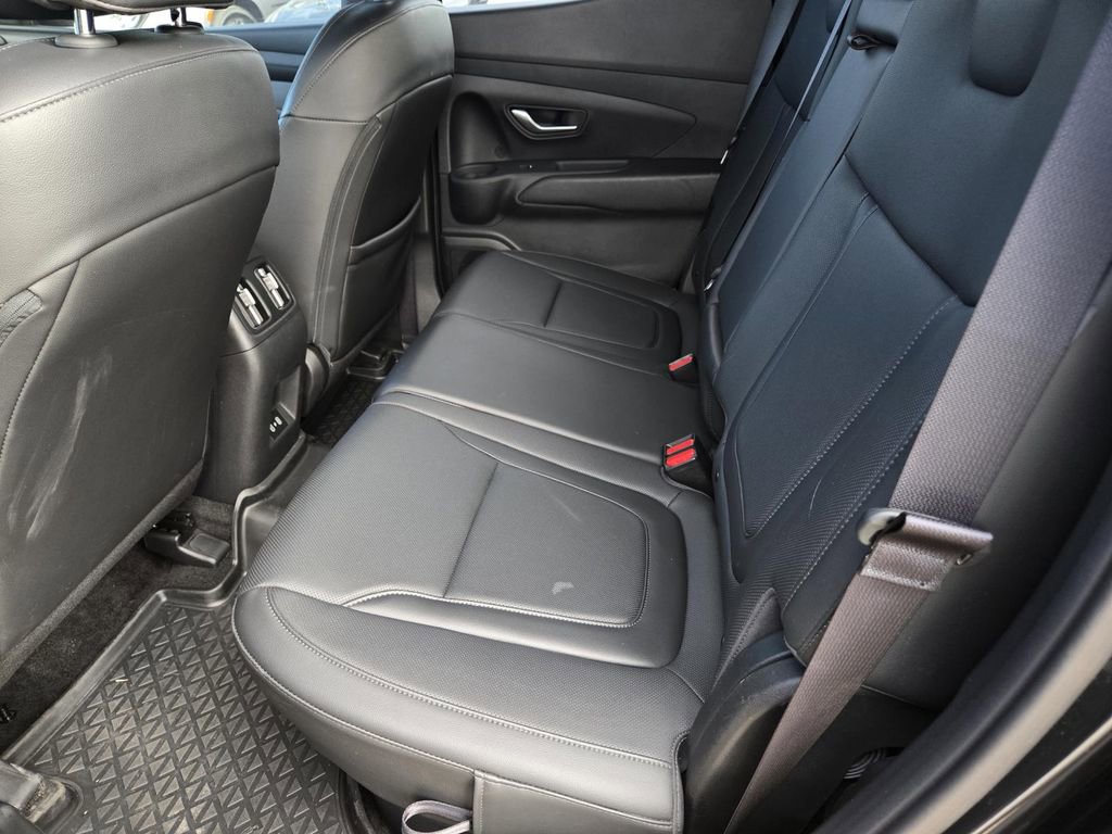 Used 2025 Hyundai Santa Cruz SEL image 16