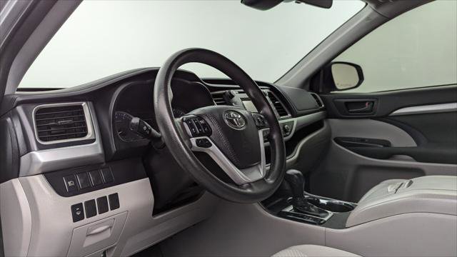Used 2019 Toyota Highlander LE image 23