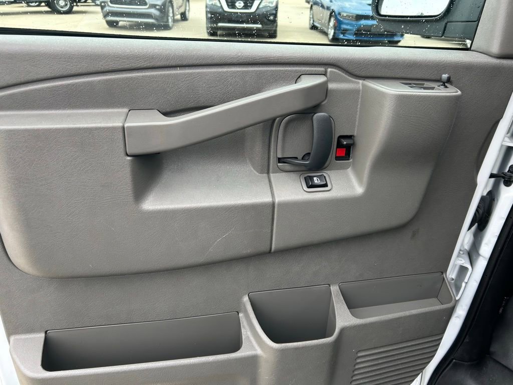 Used 2024 GMC Savana 2500 w/ Driver Convenience Package RWD image 3