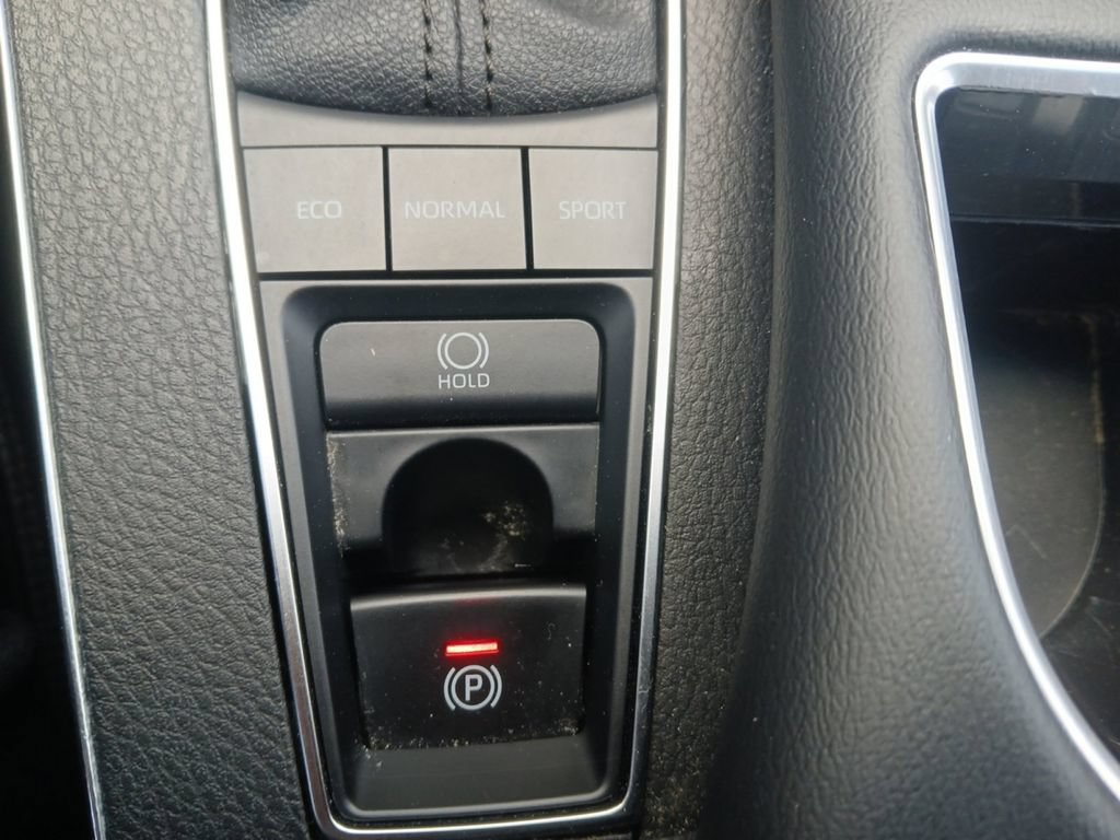 Used 2022 Toyota Avalon XLE FWD image 20