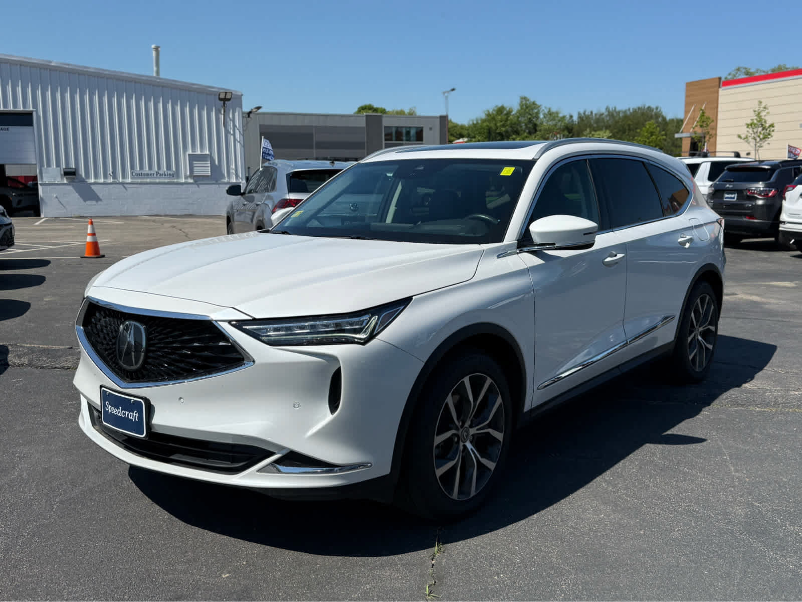 Used 2023 Acura MDX SH-AWD w/ Technology Package image 3