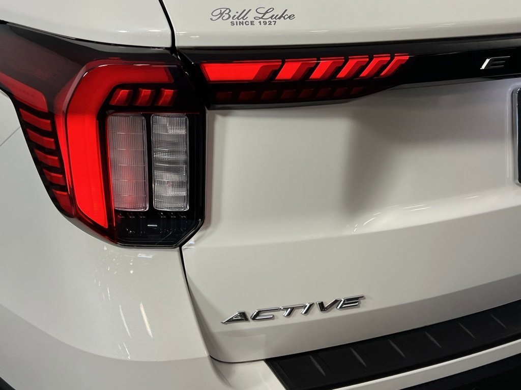 Used 2025 Ford Explorer Active image 13