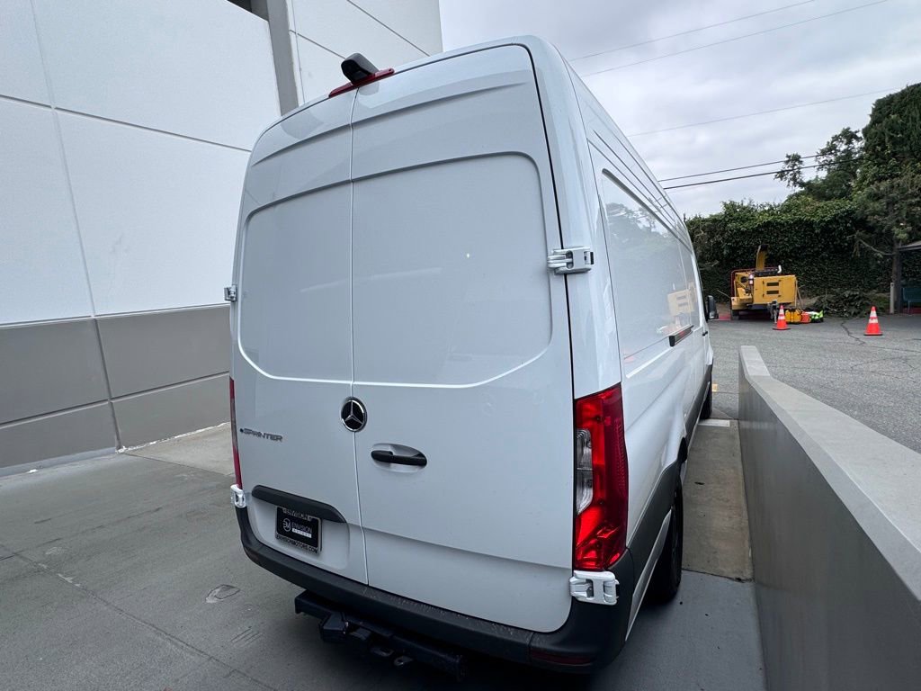 Used 2024 Mercedes-Benz eSprinter 170 Cargo image 8