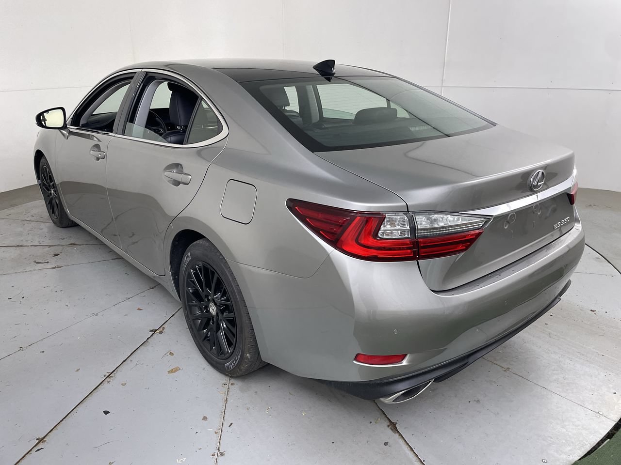 Used 2017 Lexus ES 350 FWD image 6