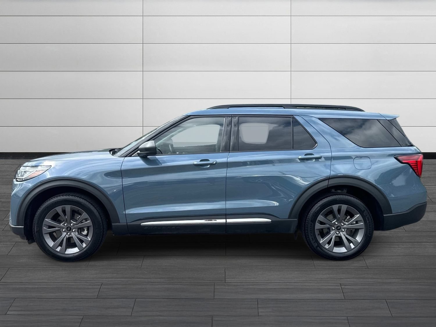 Used 2025 Ford Explorer Active w/ Active Comfort Package AWD/4WD image 9