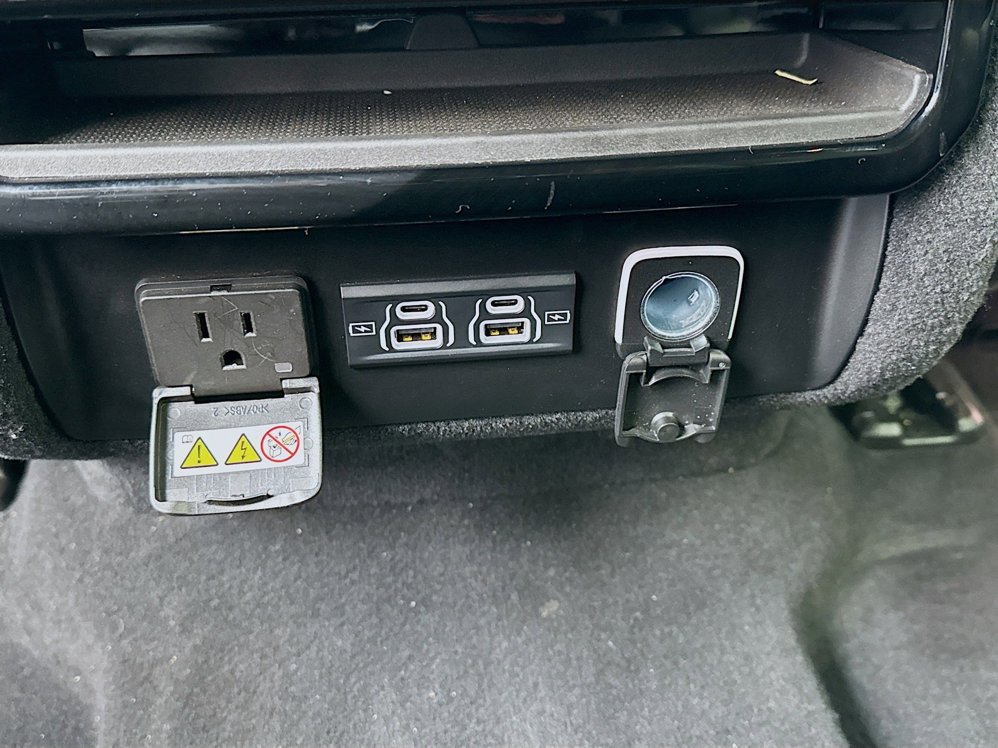 Used 2024 Jeep Wagoneer 2WD image 16