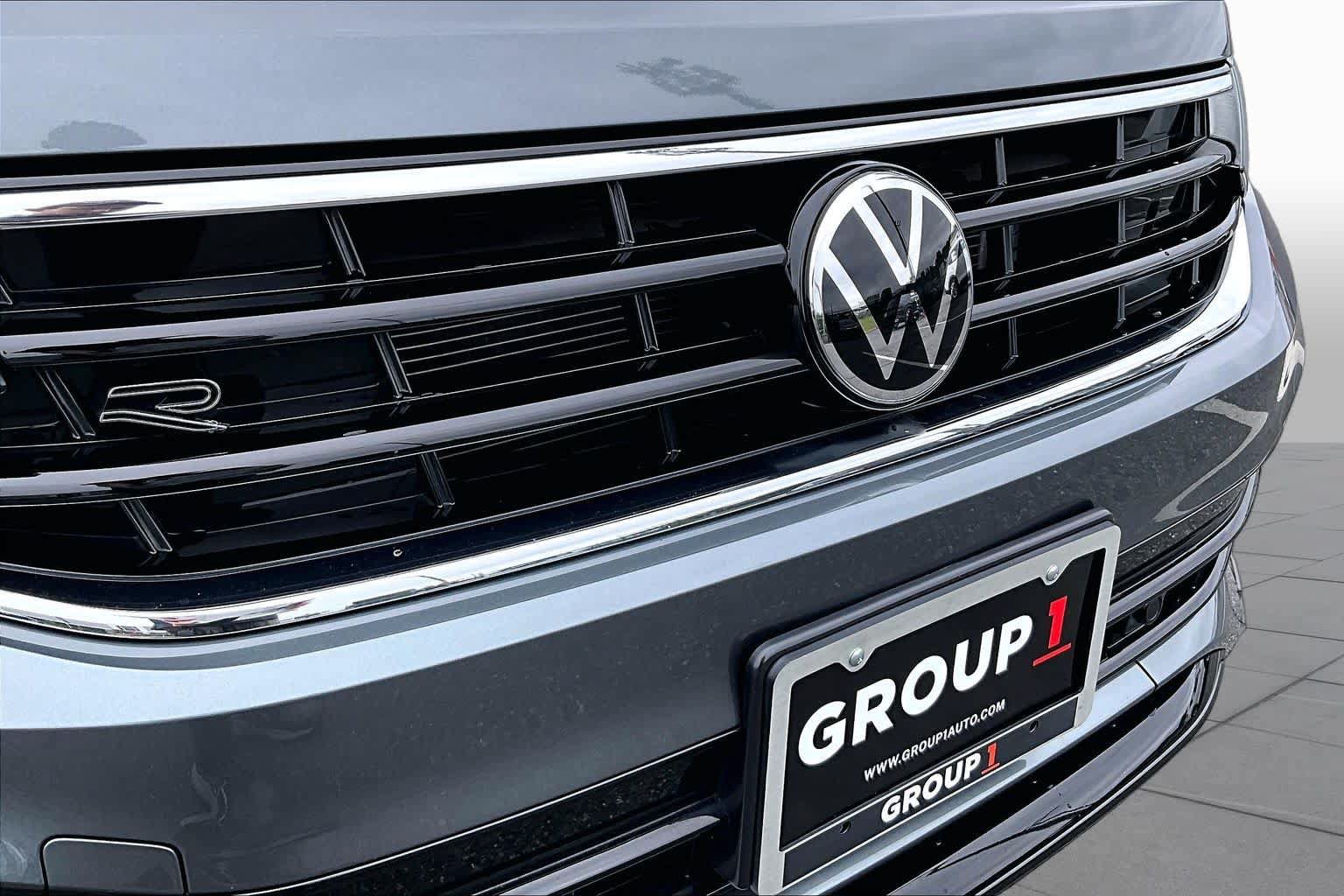 Used 2024 Volkswagen Tiguan SE R-Line AWD/4WD image 30