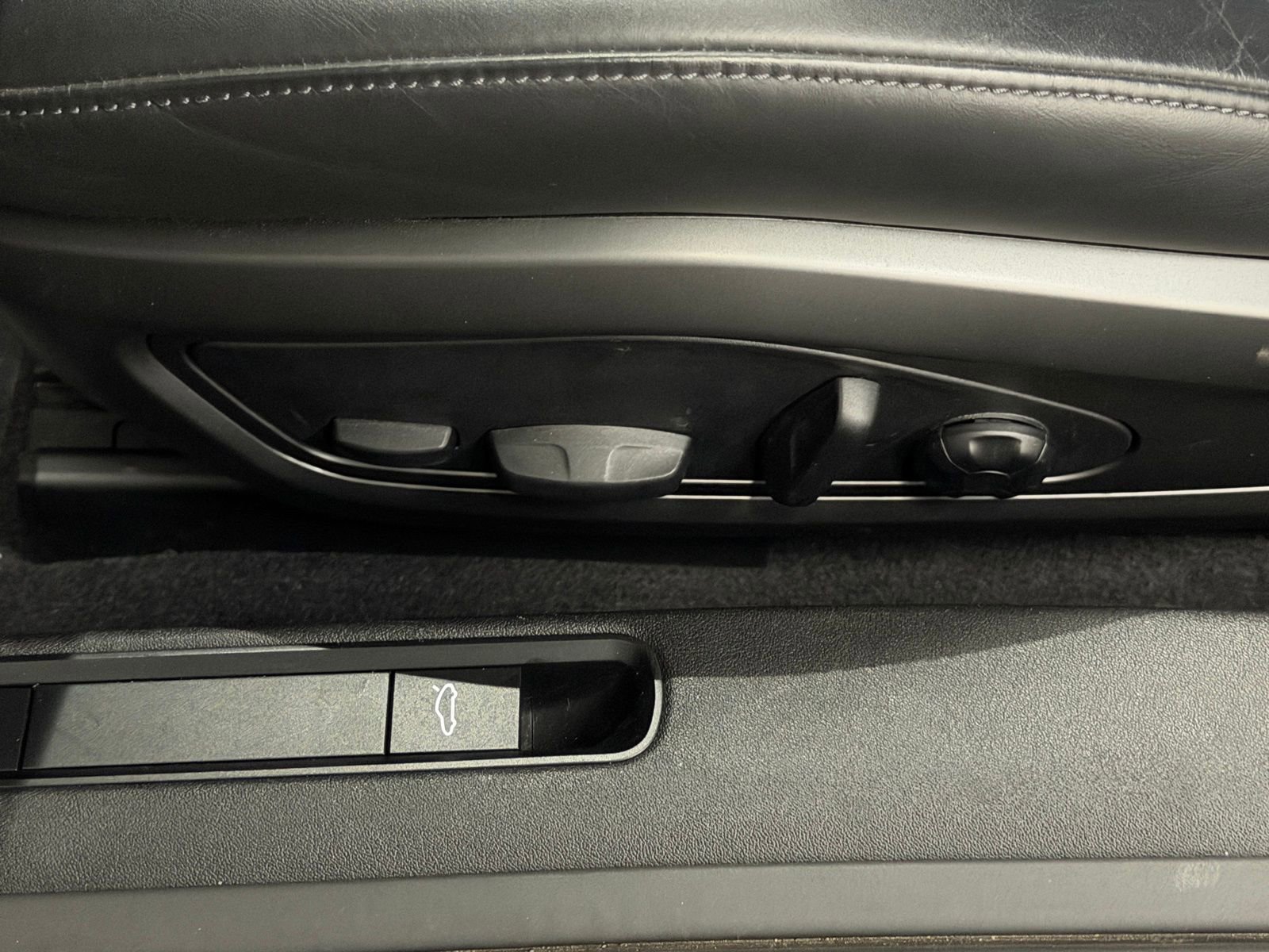 Used 2023 Porsche 911 Carrera w/ Premium Package image 25