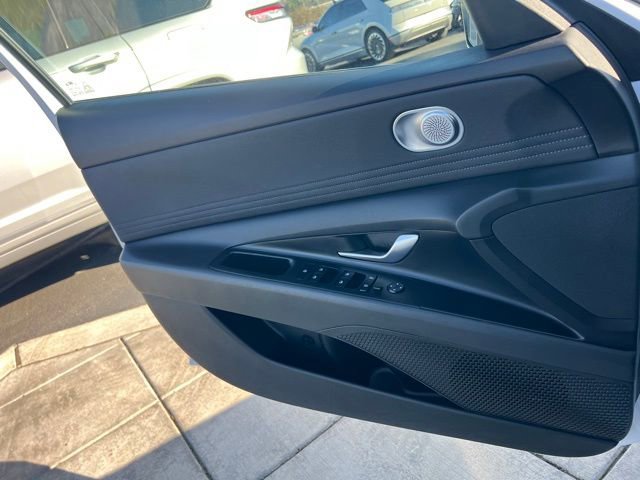 Certified 2025 Hyundai Elantra SEL image 18