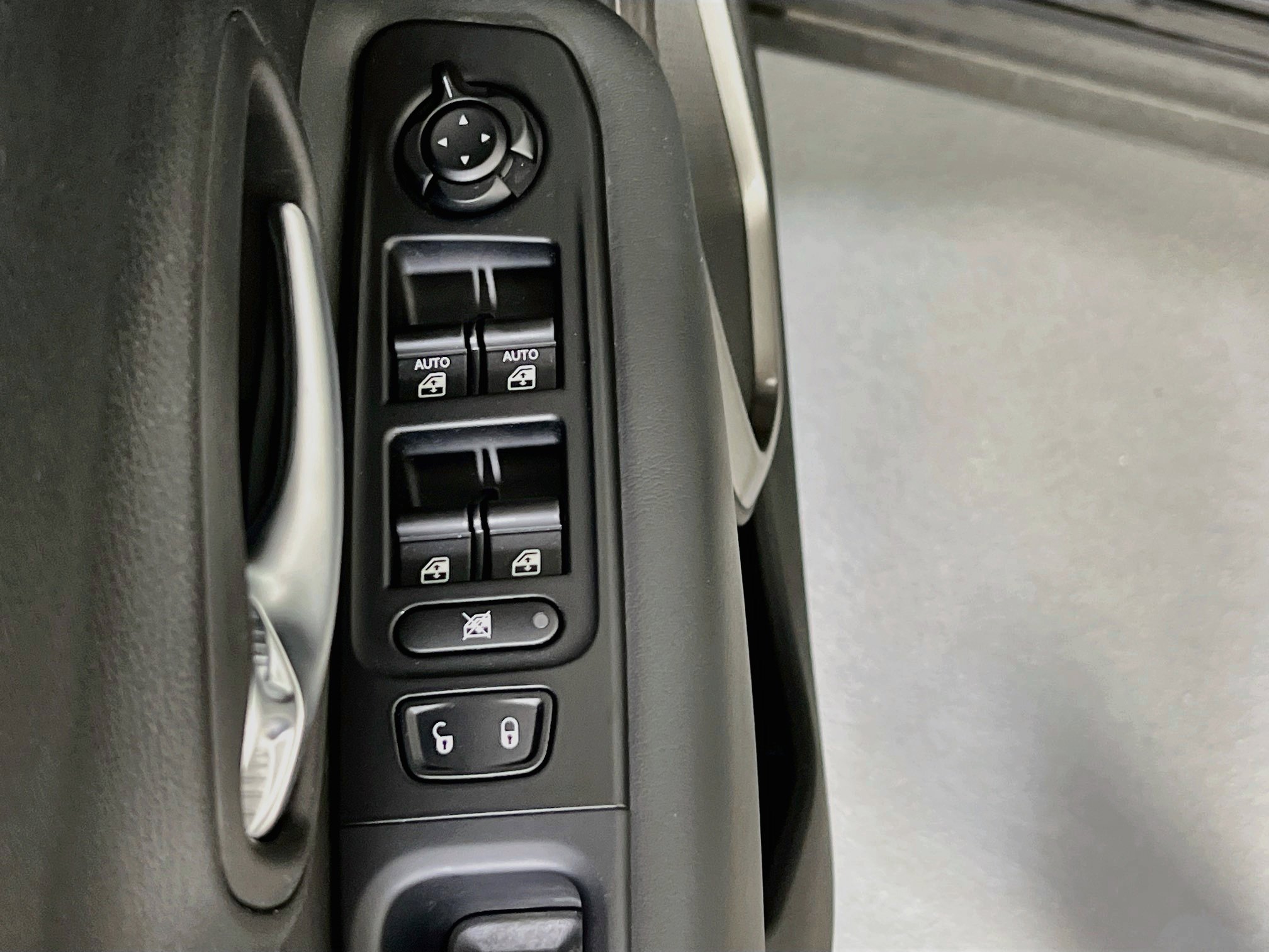 Used 2022 Jeep Renegade Latitude AWD/4WD image 18